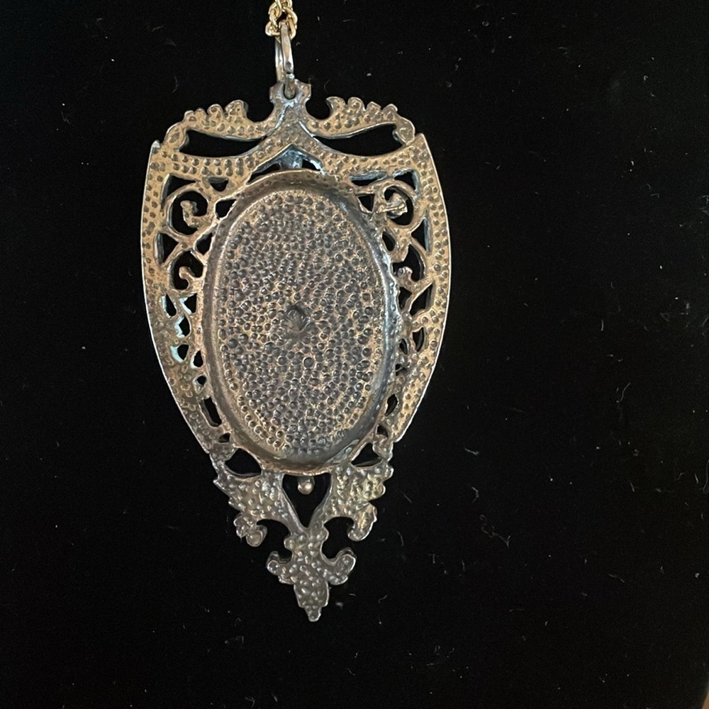Vintage Green Peking Glass Pendant Necklace - Picture 4 of 4